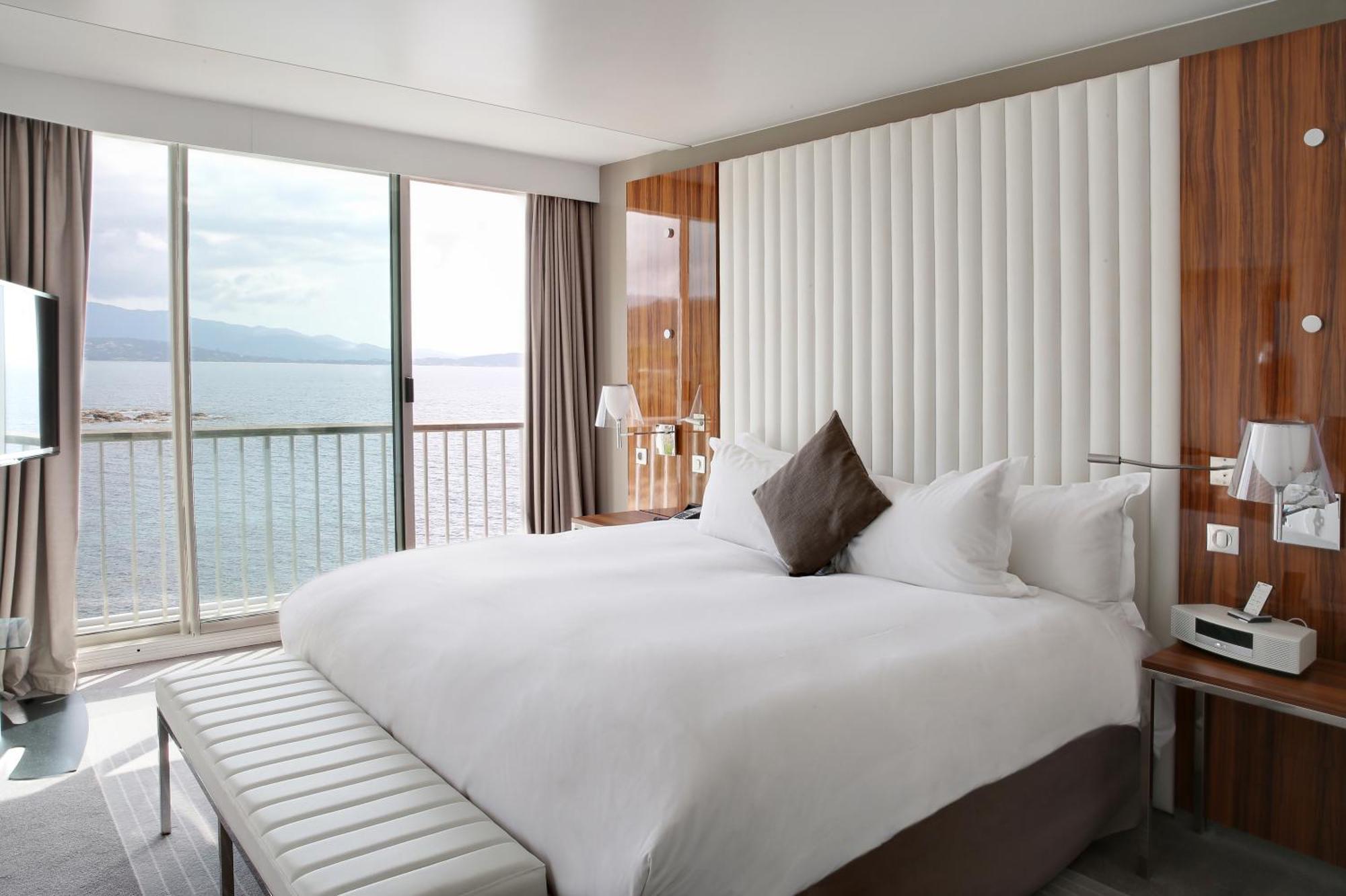 โซฟิเทล กอล์ฟ ดาฌัคชิโอ ธาลาสซา ซี แอนด์ สปา Hotel ปอร์ติชโช ภายนอก รูปภาพ